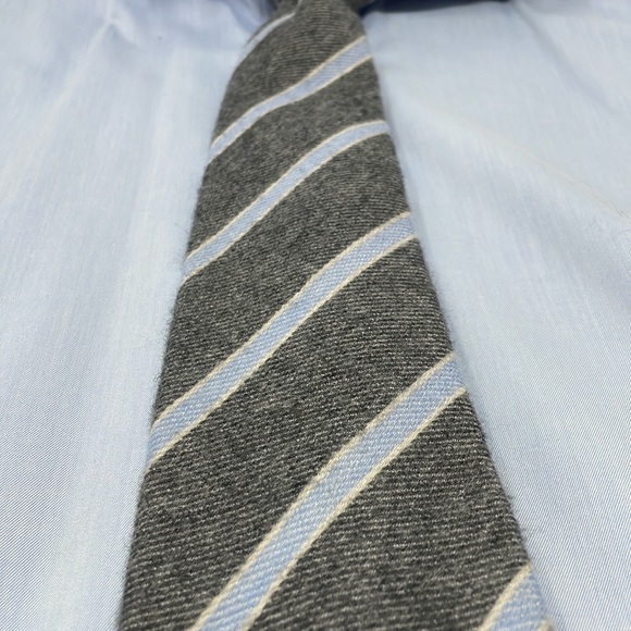 Beautiful Cashmere & silk tie! Great shape, made in Italy heavy material, soft. - Picture 4 of 12